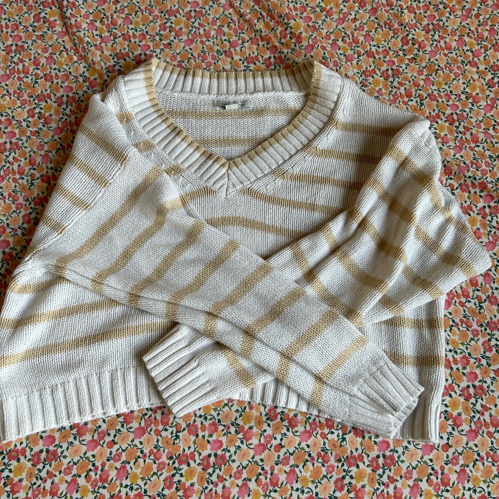 Cropped sweater with stripes